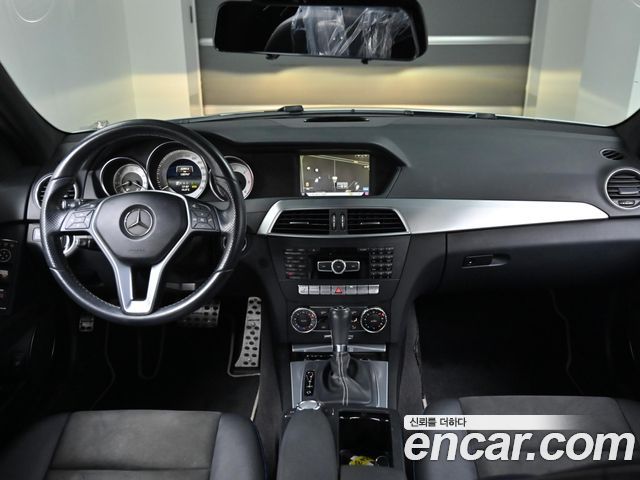 Mercedes-Benz C-Class — interior