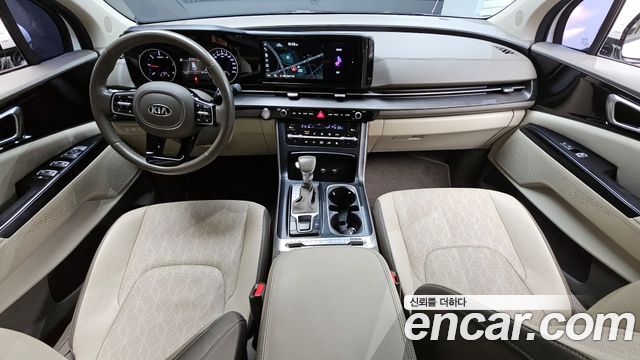 Kia Carnival — interior