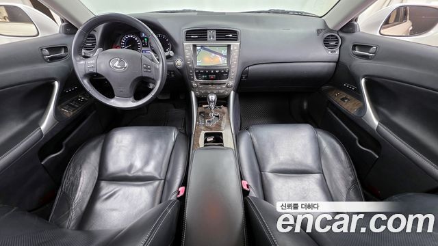 Lexus IS — interior
