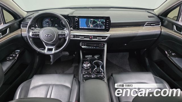 Kia K5 — interior