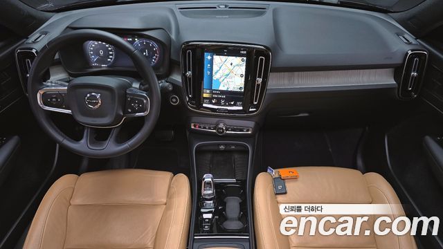 Volvo XC40 — interior