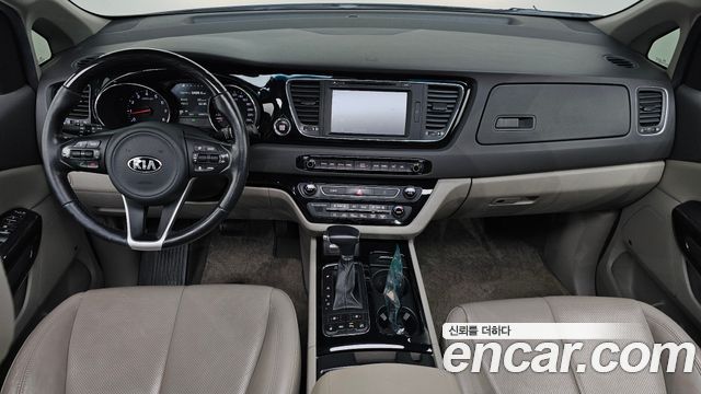 Kia Carnival — interior