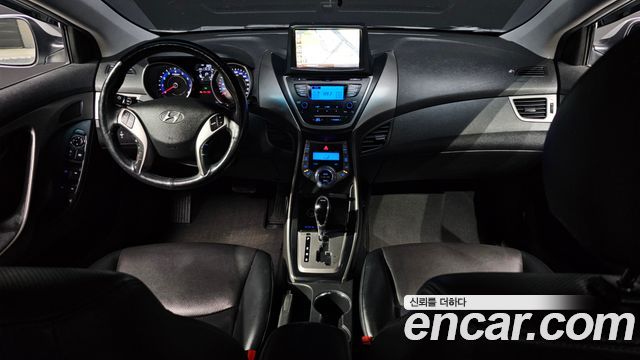Hyundai Avante — interior