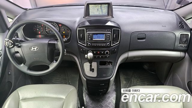 Hyundai Starex — interior