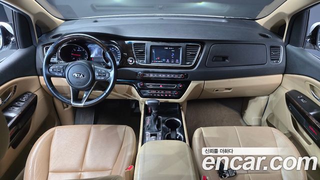 Kia Carnival — interior