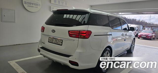 Kia Carnival — interior