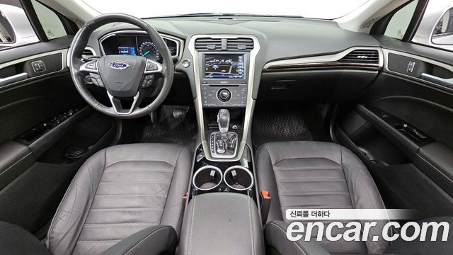 Ford Fusion — interior