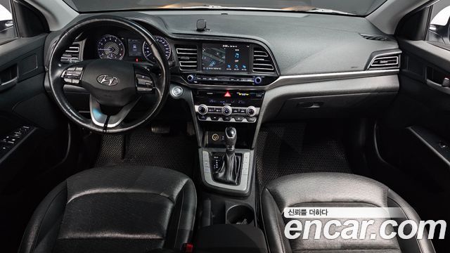 Hyundai Avante — interior