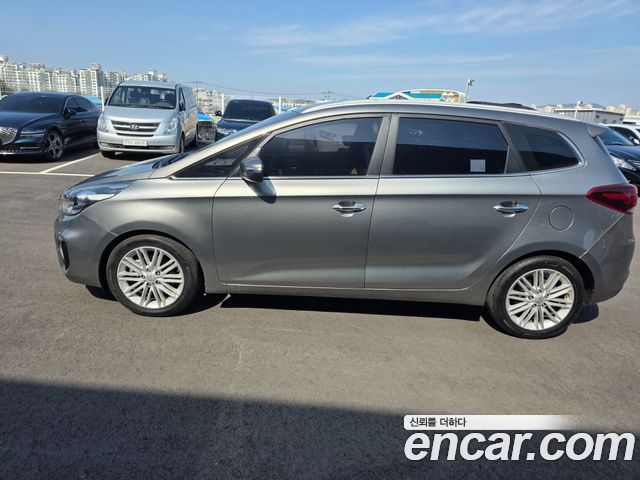 Kia Carens — interior