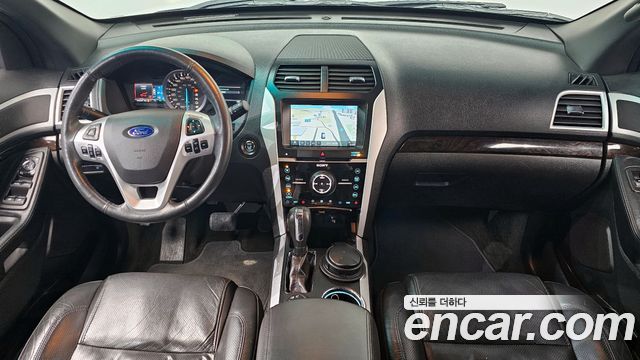 Ford Explorer — interior