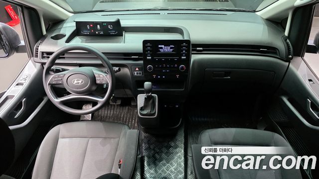 Hyundai Staria — interior