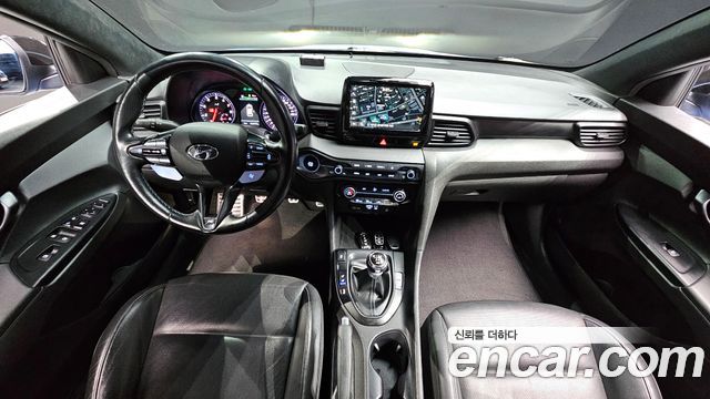 Hyundai Veloster — interior
