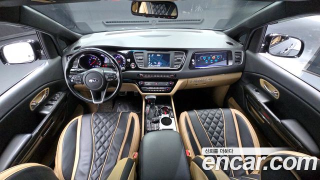 Kia Carnival — interior