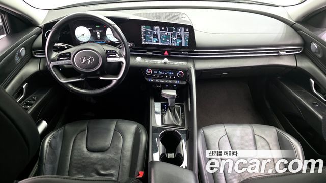 Hyundai Avante — interior