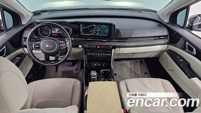 Kia Carnival — interior