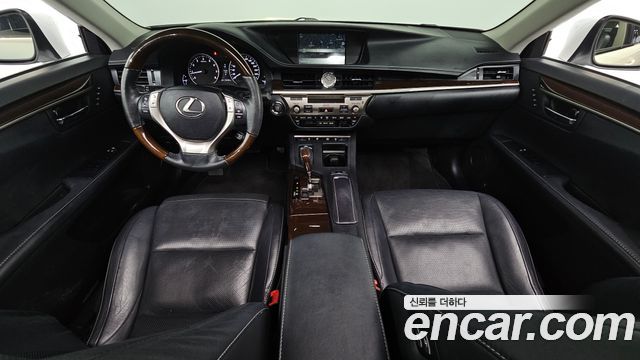 Lexus ES — interior