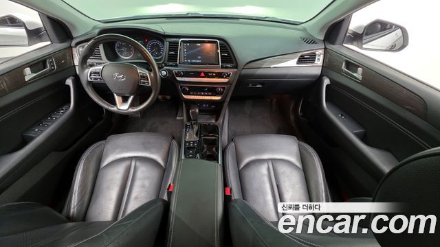 Hyundai Sonata — interior