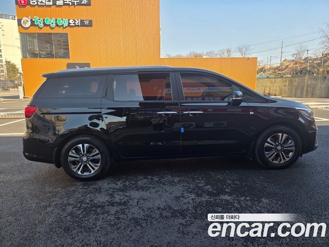 Kia Carnival — interior