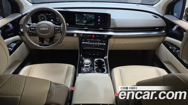Kia Carnival — interior