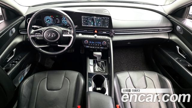 Hyundai Avante — interior