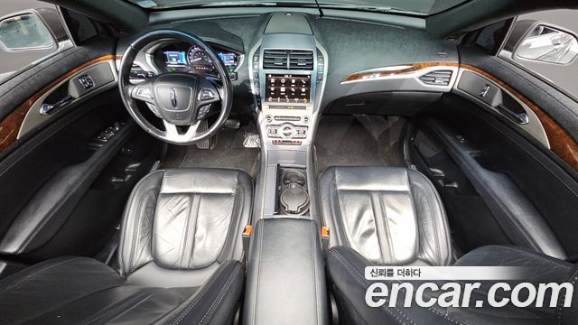 Lincoln MKZ — interior
