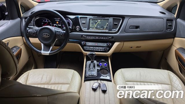 Kia Carnival — interior