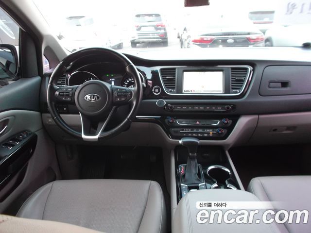 Kia Carnival — interior