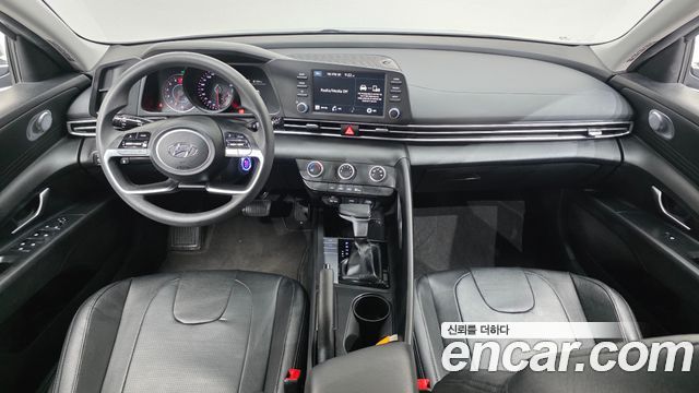 Hyundai Avante — interior