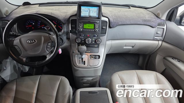 Kia Carnival — interior