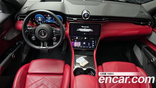 Maserati Grecale — interior