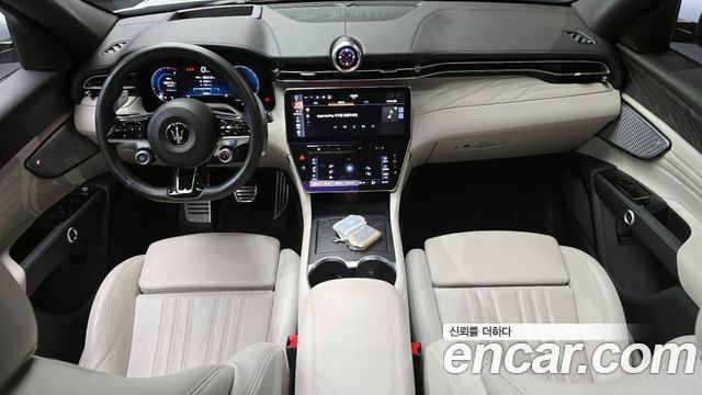 Maserati Grecale — interior