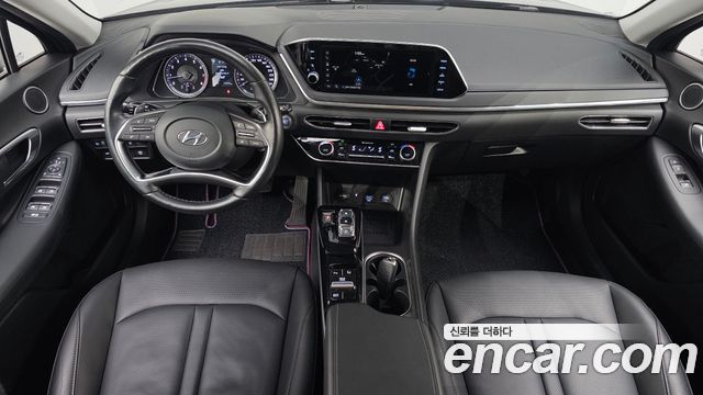 Hyundai Sonata — interior