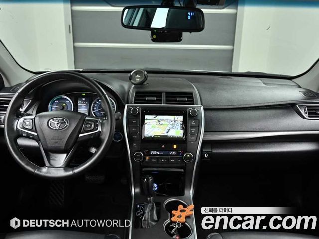 Toyota Camry — interior