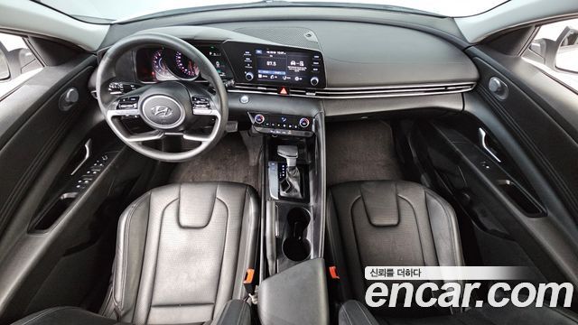Hyundai Avante — interior