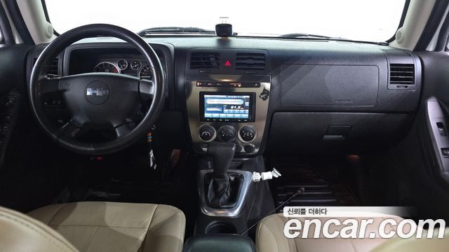 Hummer H3 — interior
