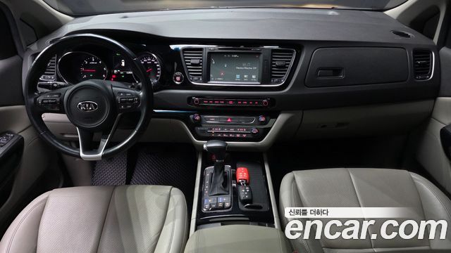 Kia Carnival — interior