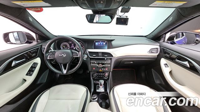 Infiniti Q30 — interior