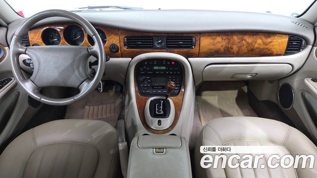 Jaguar XJ-8 — interior