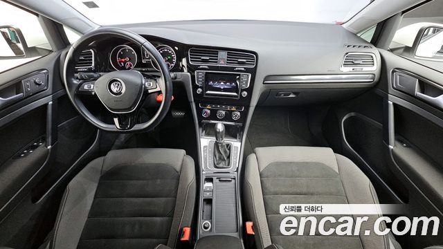Volkswagen Golf — interior