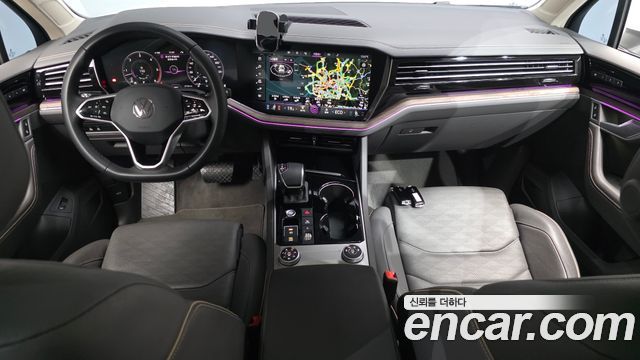 Volkswagen Touareg — interior
