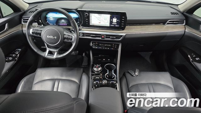 Kia K5 — interior
