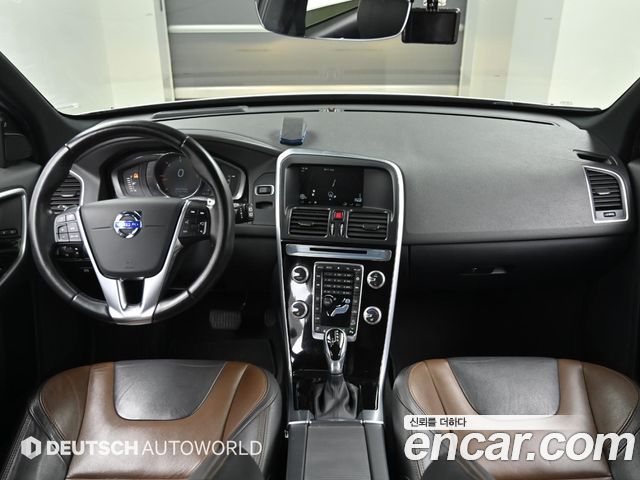 Volvo XC60 — interior