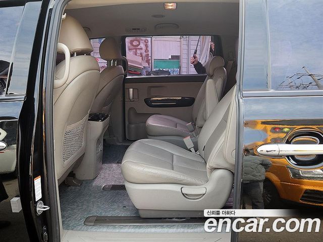 Kia Carnival — interior