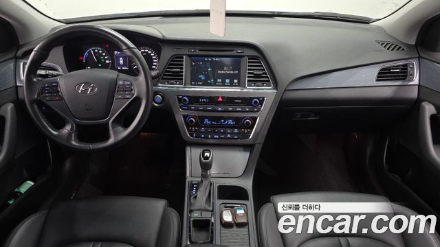 Hyundai Sonata — interior