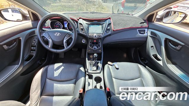 Hyundai Avante — interior