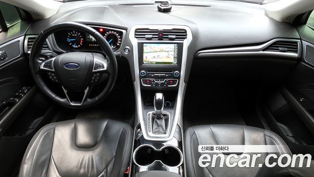 Ford Mondeo — interior