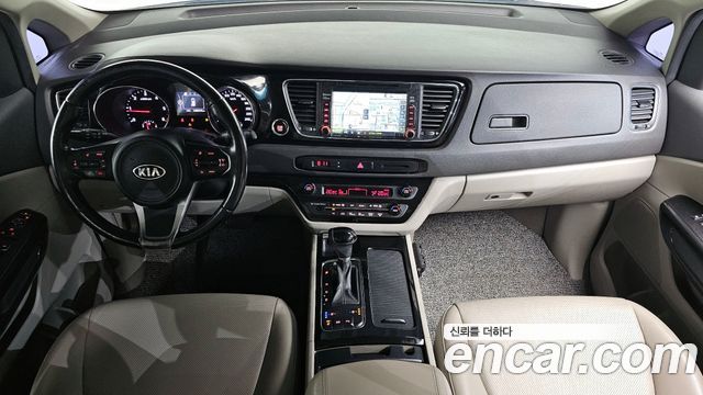 Kia Carnival — interior