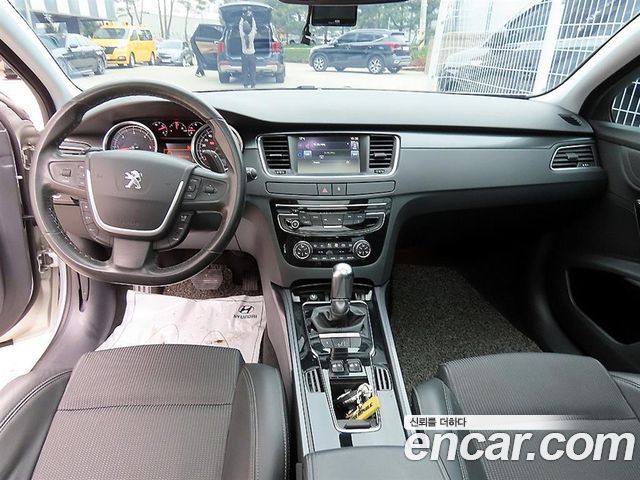 Peugeot 508 — interior