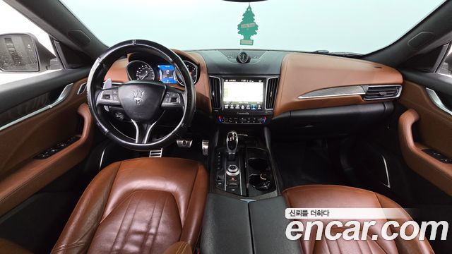 Maserati Levante — interior