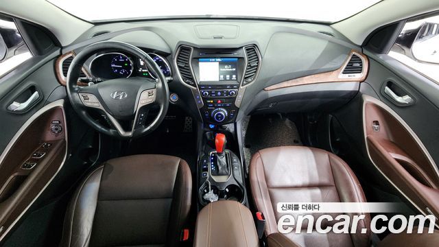 Hyundai Santa Fe — interior